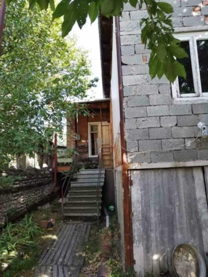 ბელეტაჟი სახლი თელავის ცენტრში